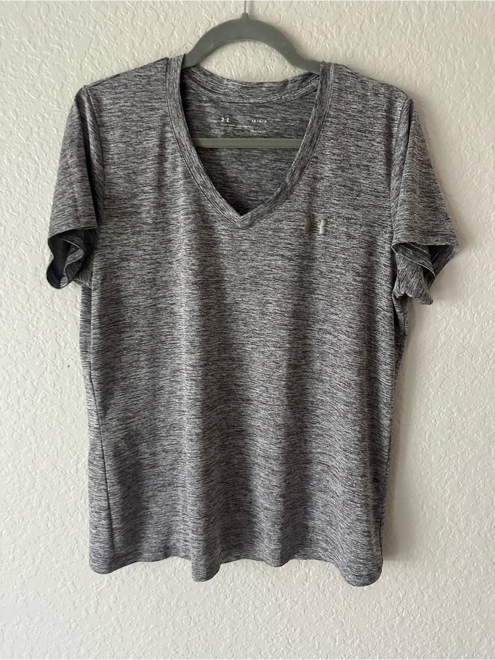 Under Armour HeatGear V-Neck Athletic T-Shirt Gray Women's Large
